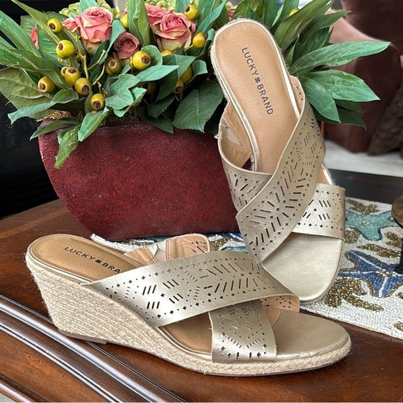 Brand New Lucky Brand Keela Genuine Leather Metallic Gold Tone Laser Cut Sandals - Picture 16 of 16